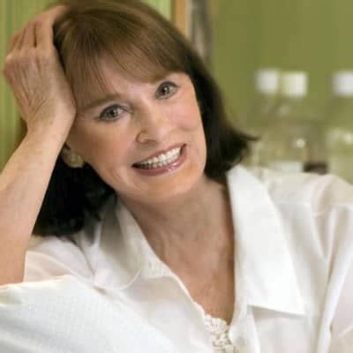 Gloria Vanderbilt - Bio, Age, Net Worth, Married, Nationality, Body Measurement, Career ·