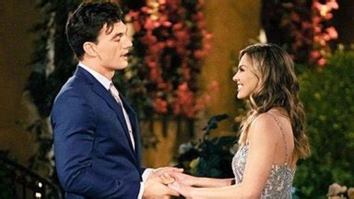 Hannah Brown & Tyler Cameron Start Spooning On TikTok Watch Video Hollywood Life |