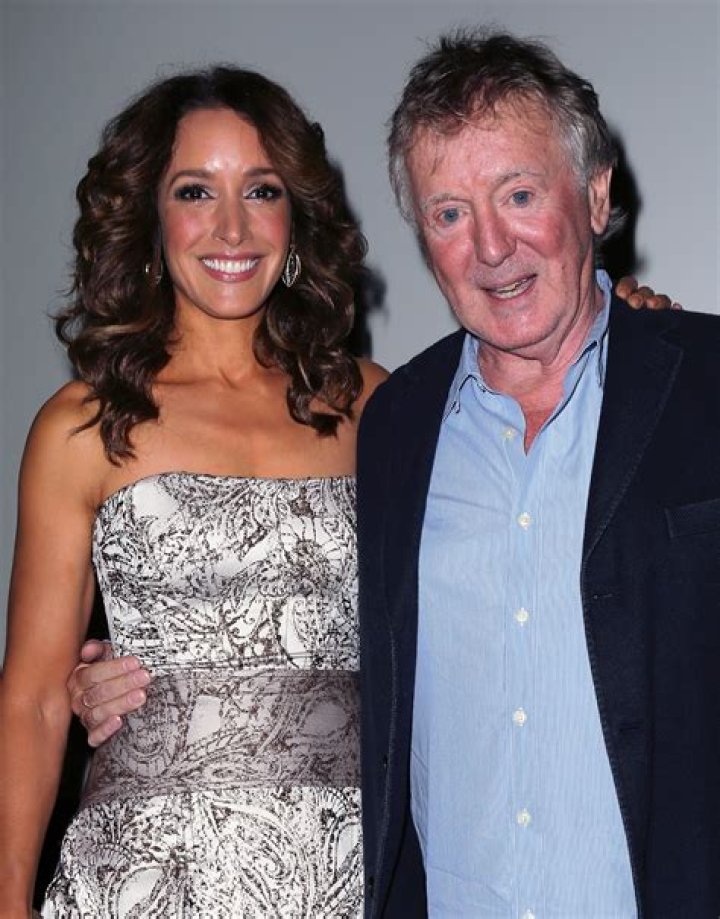 How Old is Flashdance Actress Jennifer Beals? Also Know her Long Married Life With Her Husband ·