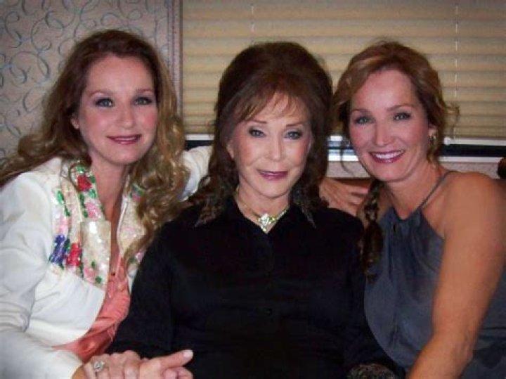 Inside Patsy Cline and Loretta Lynn's Instantaneous and Unbreakable Bond ·