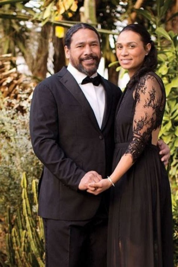 Know Theodora Holmes, Wife of Troy Polamalu! How is their Married Life? ·