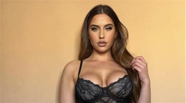 Kristina Ewing - Age, Family, Bio ·