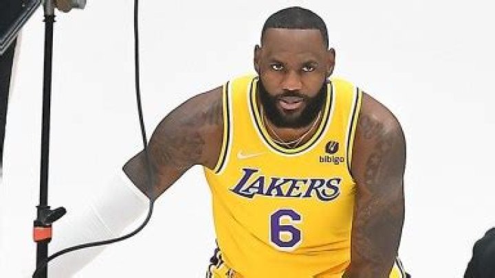 LeBron James Punches Isaiah Stewart & Is Ejected Video Hollywood Life |