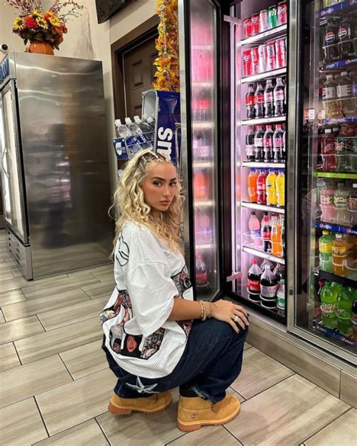 mar.milne - Age, Family, Bio ·