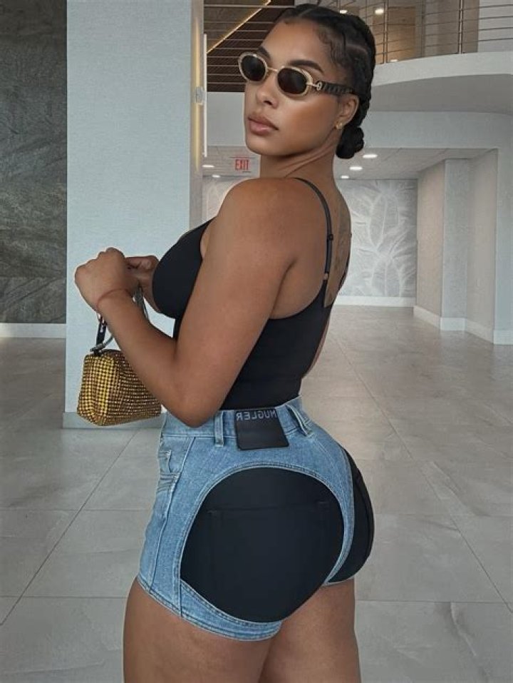 Meet rg urr's Wife Hencha Voigt