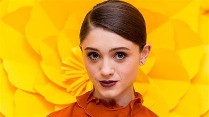Natalia Dyer Bio Hollywood Life |