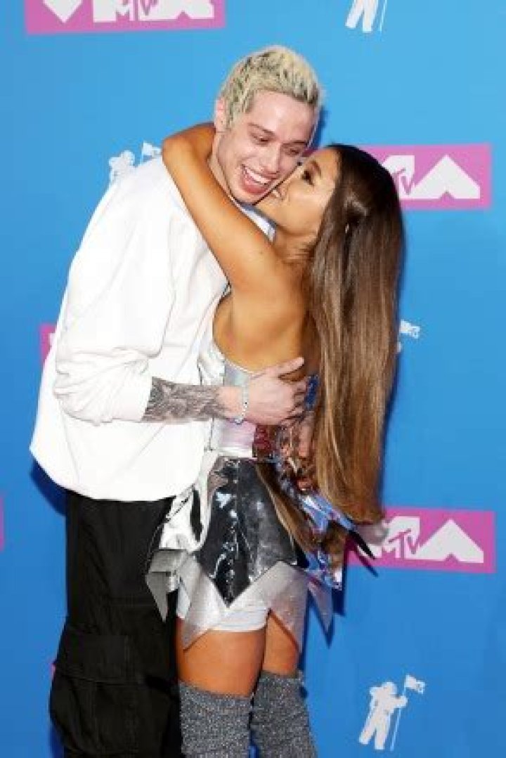 Pete Davidson Shades Ex Ariana Grande For Spray-Painting Herself Hollywood Life |