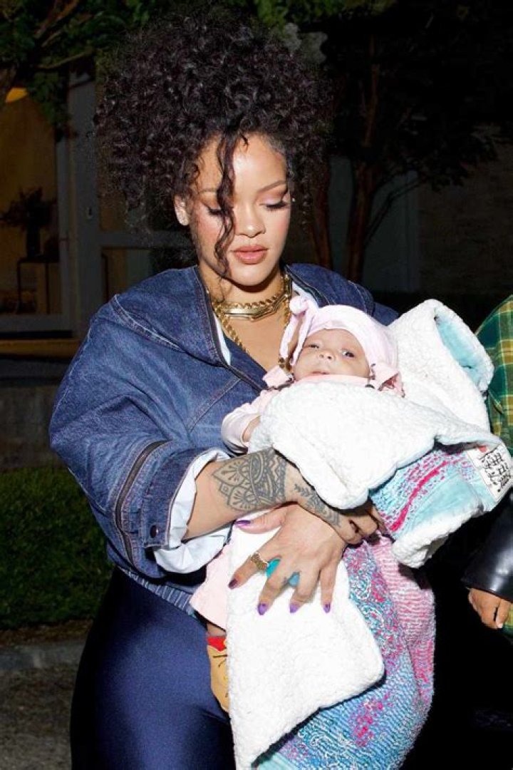 Rihannas In The 3rd Trimester And Shes Going To Be A Psycho Mom Hollywood Life |