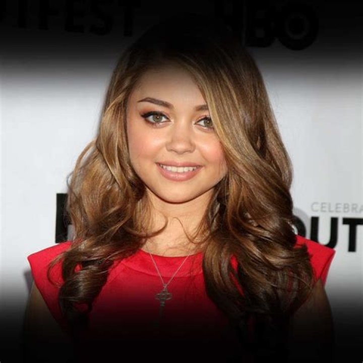 Sarah Hyland - Bio, Age, Net Worth, Height, Nationality, Body Measurement, Career ·