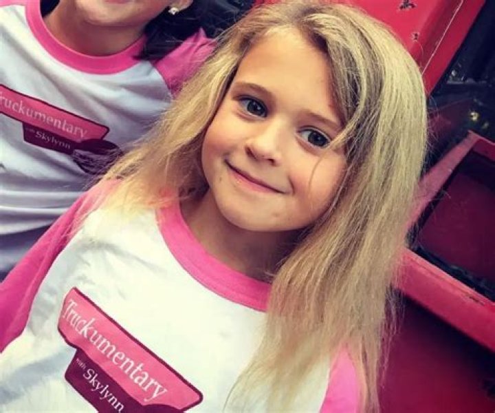 Skylynn Floyd - Bio, Age, Single, Nationality, Body Measurement, Career ·