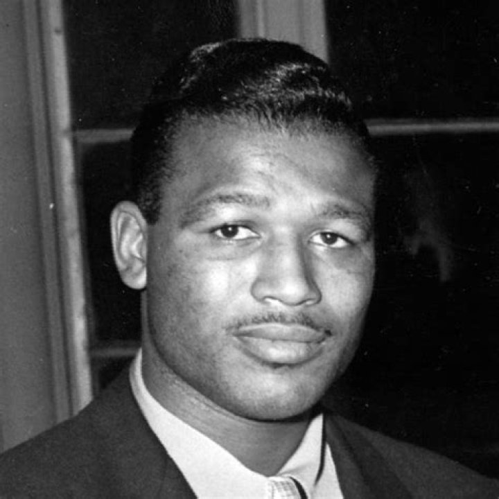 Sugar Ray Robinson - Record, Death & Facts ·
