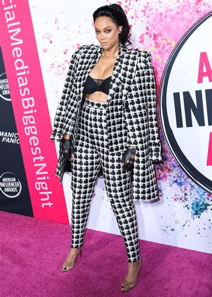 Tyra Banks Wears Swimsuit For 48th Birthday: Photo Hollywood Life |