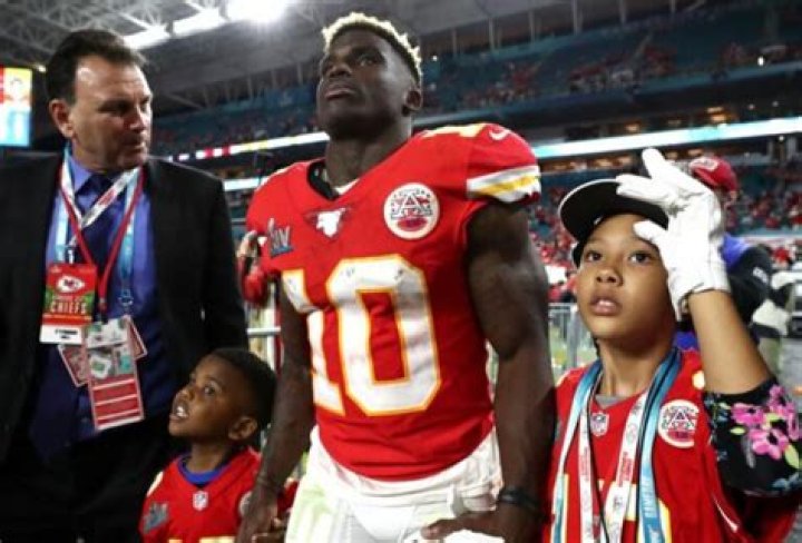 Tyreek Hill Bio, Age, Parents, Wife, Children, Net Worth