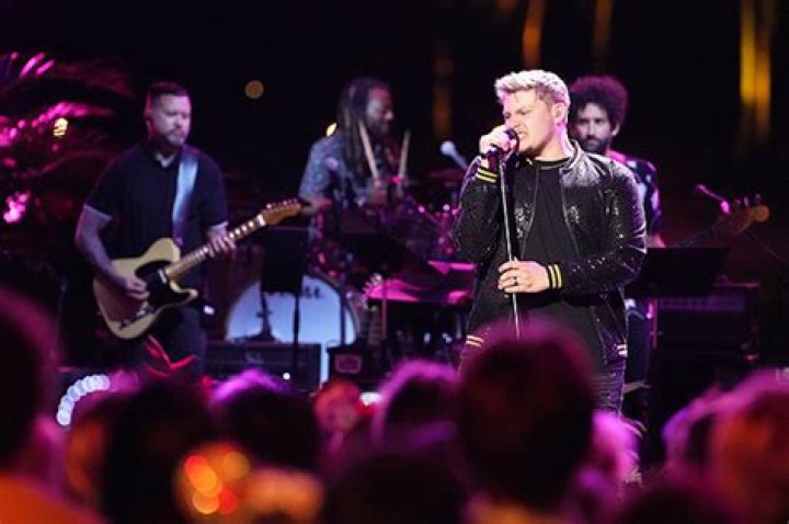 Who Is Zachariah Smith? Get To Know The American Idol Standout Hollywood Life |